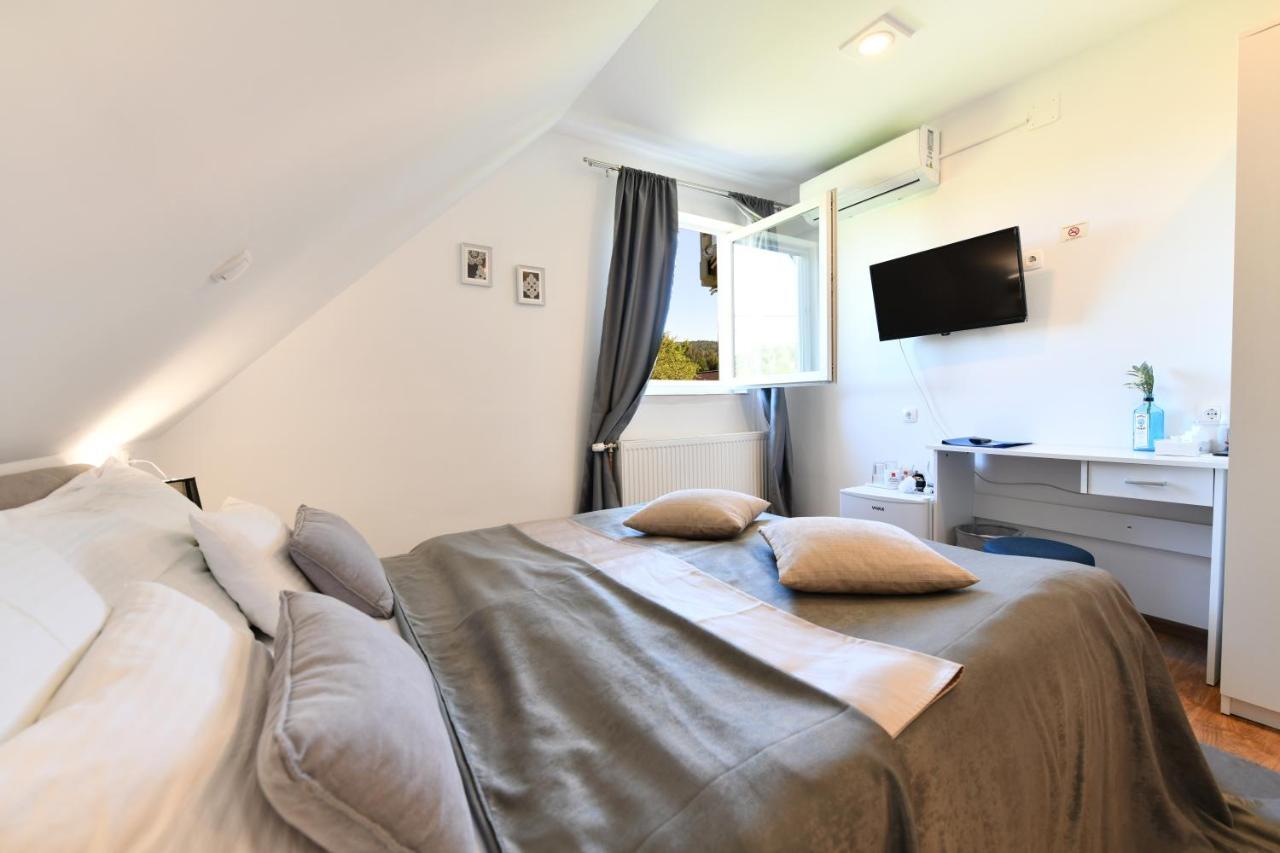 Rooms & Apartment Milan Saborsko Exterior foto